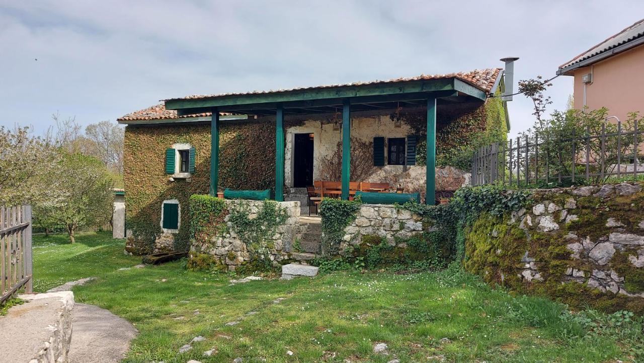 Old House Nilovic Hotell Livari Exteriör bild