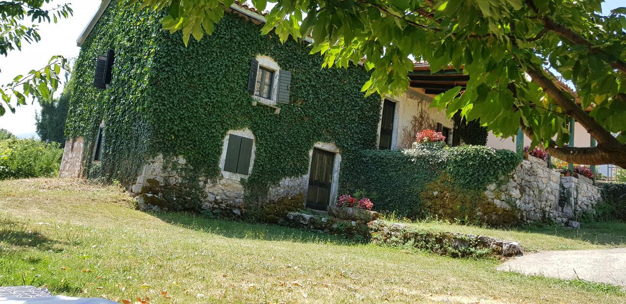 Old House Nilovic Hotell Livari Exteriör bild